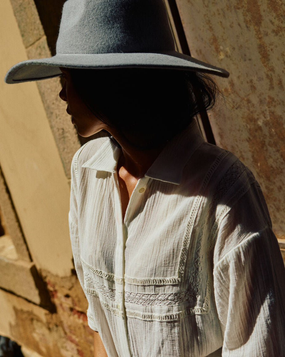 Modelshot / Ecru / Detail